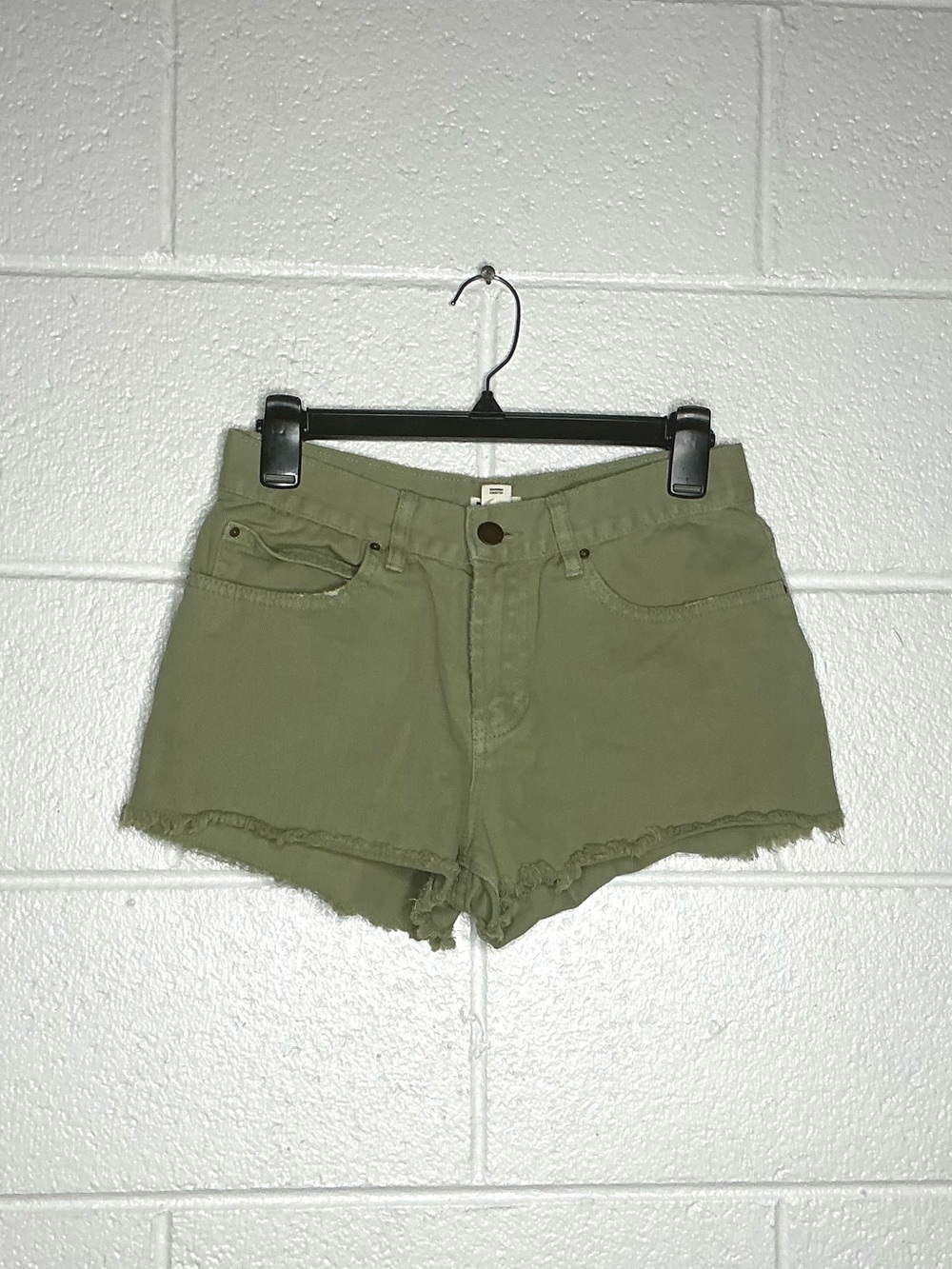 < Billabong Olive Green Mid-Rise Frayed Raw Hem Denim Shorts >